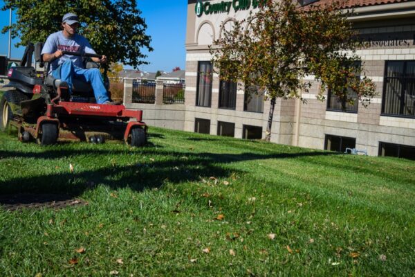 Commercial-Lawn-Mowing-Kansas-City19
